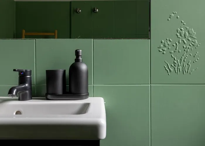 Station Close To Train & Attractions